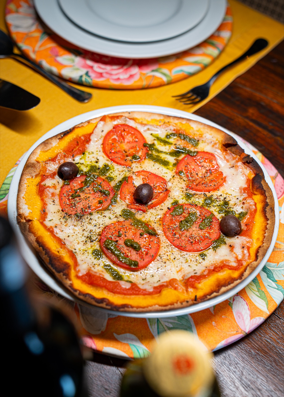 Pizza no forno a lenha
